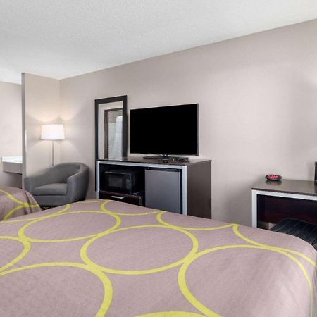 Hotel Super 8 By Wyndham Pratt Exterior foto