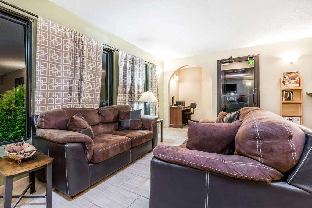 Hotel Super 8 By Wyndham Pratt Interior foto