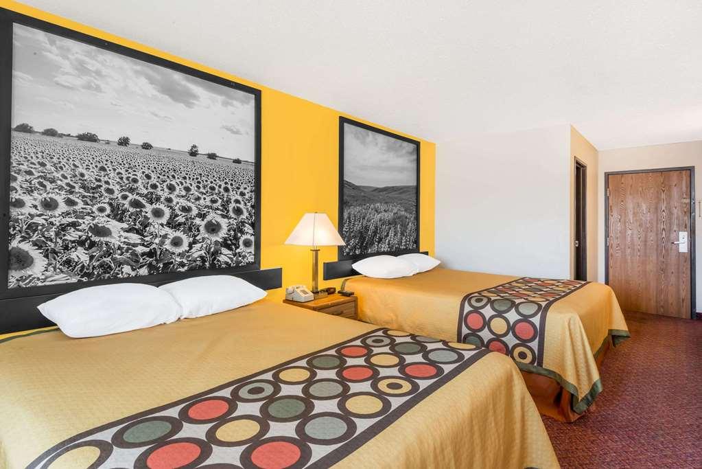 Hotel Super 8 By Wyndham Pratt Zimmer foto