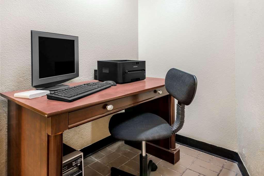 Hotel Super 8 By Wyndham Pratt Einrichtungen foto