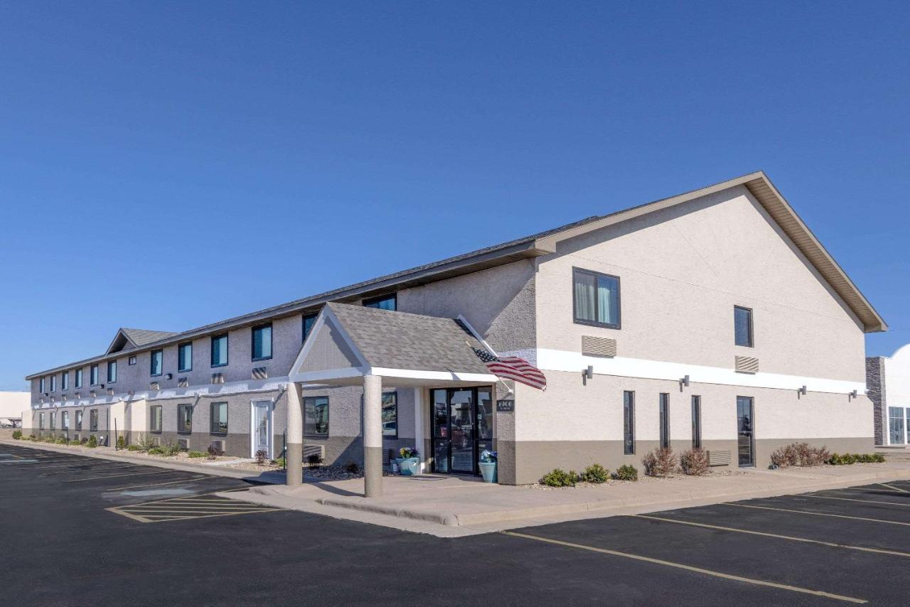 Hotel Super 8 By Wyndham Pratt Exterior foto